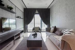 A Cozy & Lovely High-Floor 3BR Suite City Views